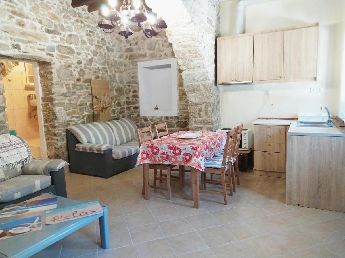 Traditional Family House, Ground Floor With Yard Koronos Exterior foto